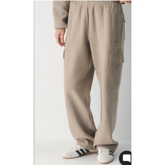 Aritzia TNA Cozy Sweatfleece Mega Cargo Sweatpants Women's Straight Leg Beige XL - Picture 2 of 10
